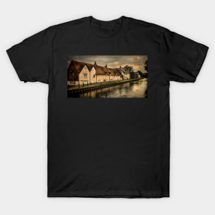 Weavers Cottages By The Kennet In Newbury T-Shirt